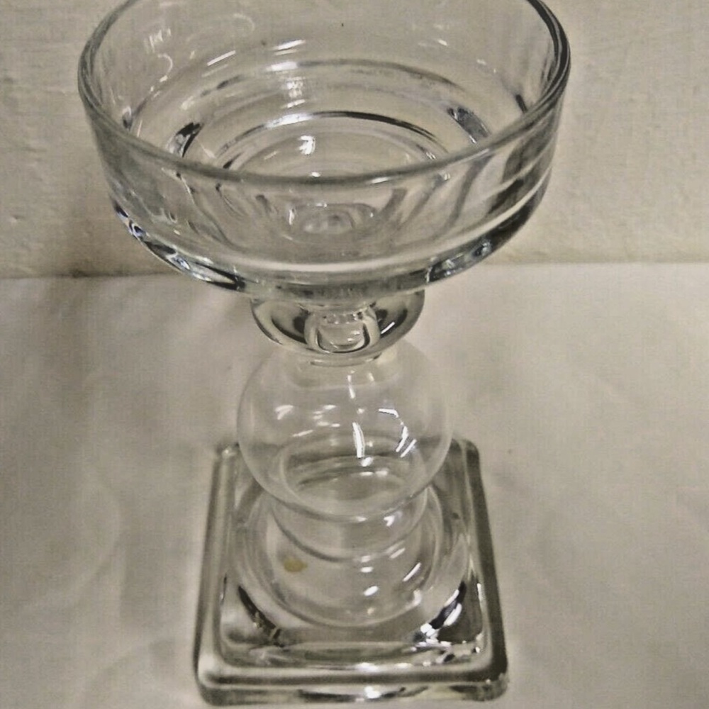 Elegant Clear Glass Candle Holder - Picture 10 of 11
